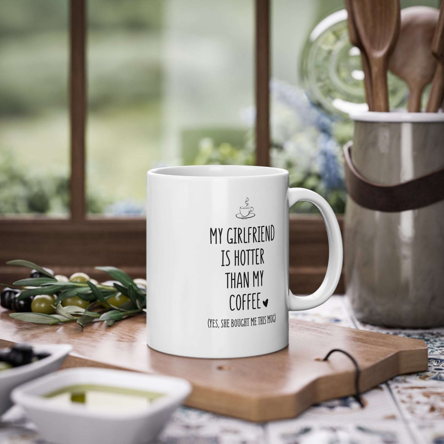 Lustige Tasse für den Freund „Meine Freundin ist heisser als mein Kaffee“ WTHINGS - Lustige Tasse für den Freund „Meine Freundin ist heisser als mein Kaffee“