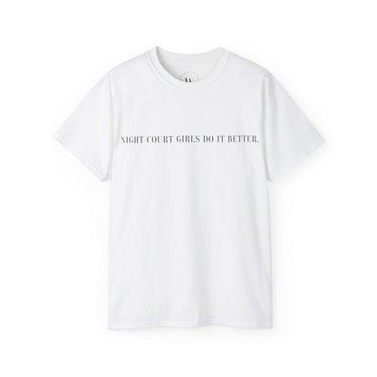 T-Shirt mit Spruch "Night Court Girls Do It Better"