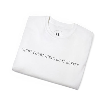 T-Shirt mit Spruch "Night Court Girls Do It Better"